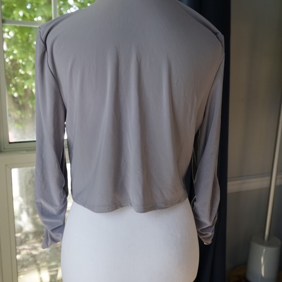 Size M Rekucci Gray Open Front Ruched Sleeve Shrug Jacket – New Without Tags - Picture 2 of 4